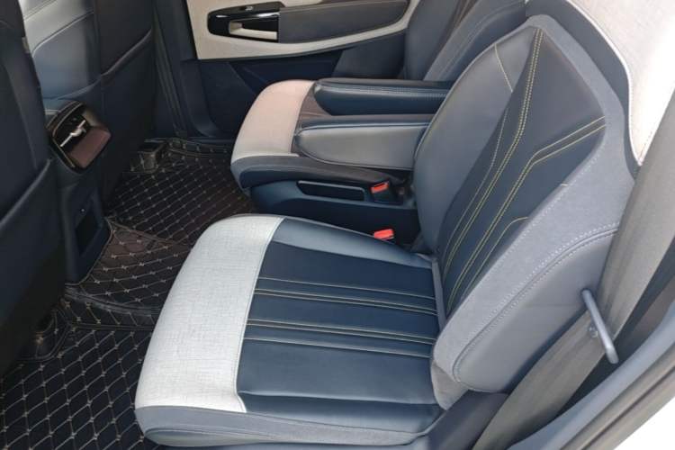 Used Baojun RM-5 2019 1.5T CVT 24-Hour Online Prestige Version 6 Seats Left Rear Seat