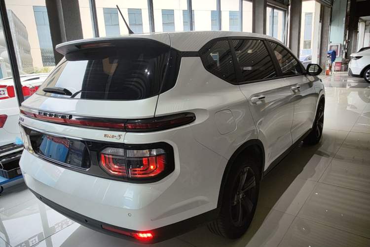 Used Baojun RM-5 2019 1.5T Manual Elite Version with 24-Hour Online Service 6 Seats Rear Right 45 Deg