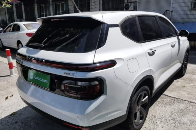 Used Baojun RM-5 2019 1.5T Manual Elite Version with 24-Hour Online Service 6 Seats Rear Right 45 Deg