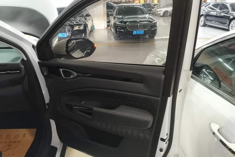 Used Baojun RM-5 2019 1.5T Manual Elite Version with 24-Hour Online Service 6 Seats Right Front Door Interior