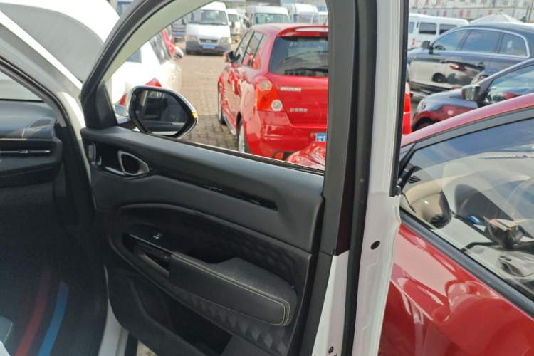 Used Baojun RM-5 2019 1.5T Manual Elite Version with 24-Hour Online Service 7 Seats Right Front Door Interior