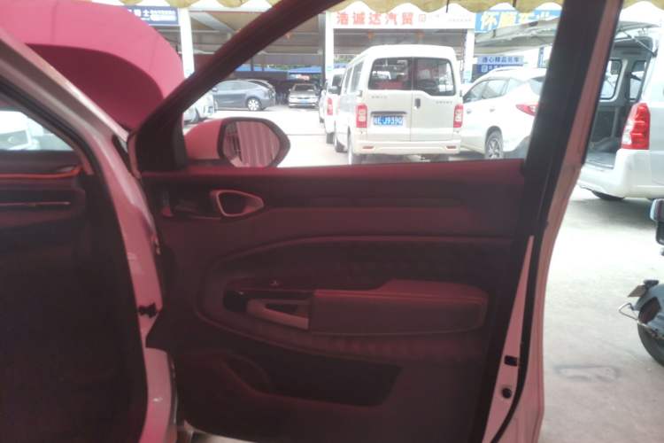 Used Baojun RM-5 2019 1.5T Manual Elite Version with 24-Hour Online Service 6 Seats Right Front Door Interior
