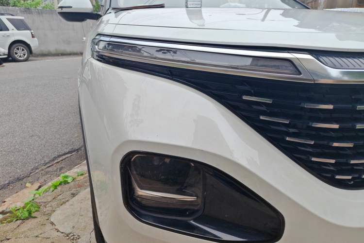 Used Baojun RM-5 2019 1.5T CVT Elite Version with 24-Hour Online Service 7 Seats Right Front Headlight