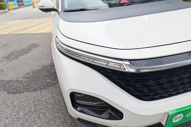 Used Baojun RM-5 2019 1.5T CVT Elite Version with 24-Hour Online Service 6 Seats Right Front Headlight