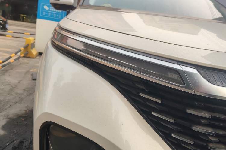 Used Baojun RM-5 2019 1.5T CVT 24-Hour Online Prestige Version 5 Seats Right Front Headlight