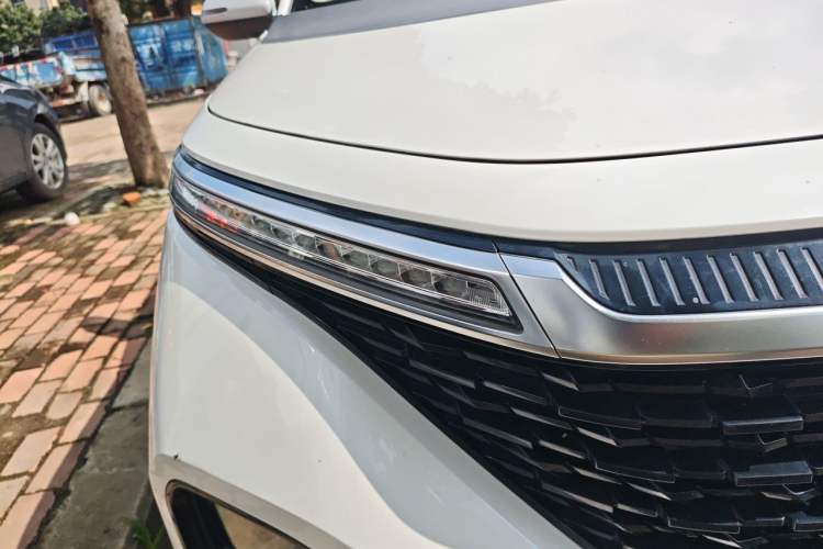 Used Baojun RM-5 2019 1.5L CVT Elite Version with 24-hour Online Service 6 Seats Right Front Headlight