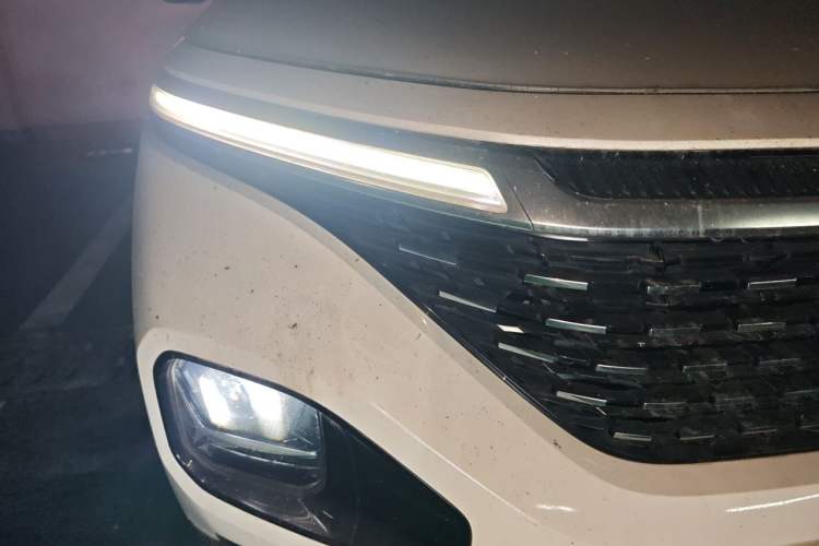 Used Baojun RM-5 2019 1.5T CVT 24-Hour Online Luxury Version 6 Seats Right Front Headlight