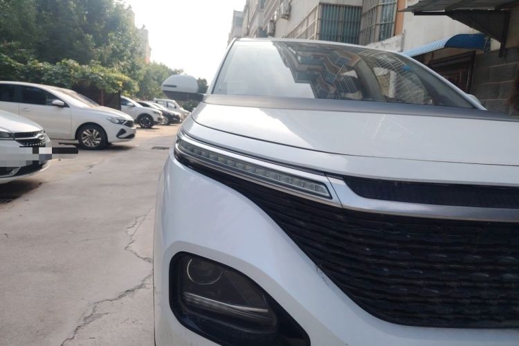 Used Baojun RM-5 2019 1.5T Manual Elite Version with 24-Hour Online Service 7 Seats Right Front Headlight