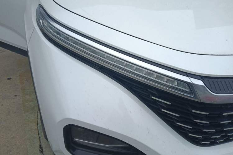 Used Baojun RM-5 2019 1.5T CVT Elite Version with 24-Hour Online Service 6 Seats Right Front Headlight