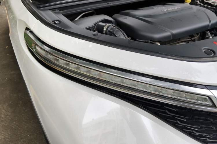 Used Baojun RM-5 2019 1.5T Manual Elite Version with 24-Hour Online Service 6 Seats Right Front Headlight