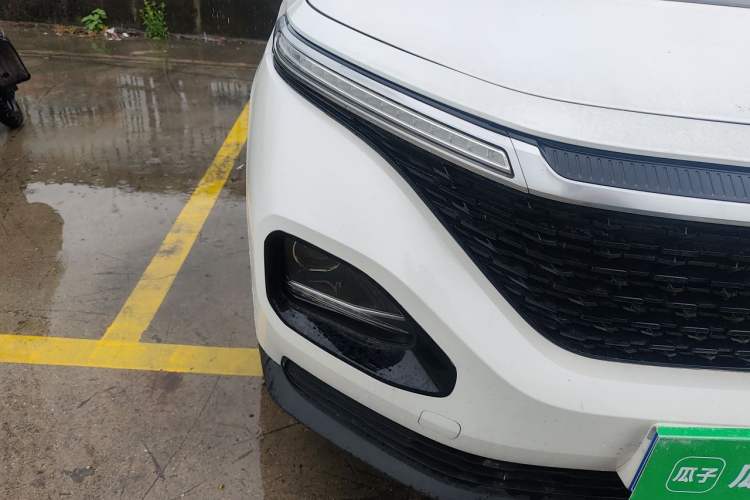 Used Baojun RM-5 2019 1.5T Manual Elite Version with 24-Hour Online Service 7 Seats Right Front Headlight