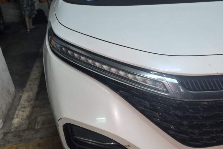 Used Baojun RM-5 2019 1.5T CVT Elite Version with 24-Hour Online Service 5 Seats Right Front Headlight