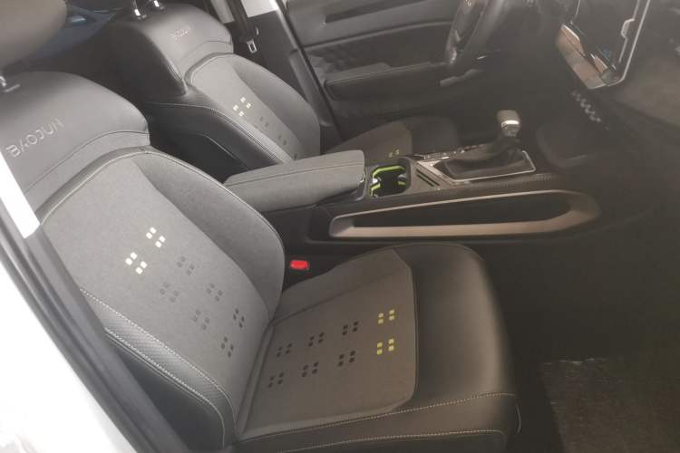 Used Baojun RM-5 2019 1.5L CVT Elite Version with 24-hour Online Service 6 Seats Right Front Seat