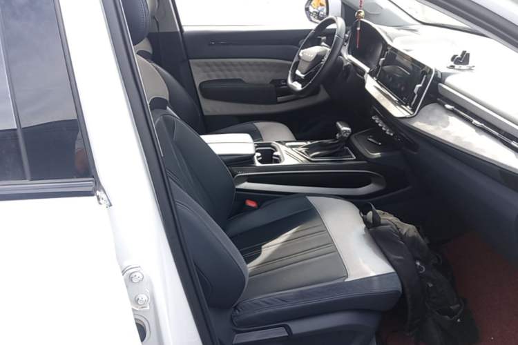 Used Baojun RM-5 2019 1.5T CVT 24-Hour Online Premium Version 7 Seats Right Front Seat