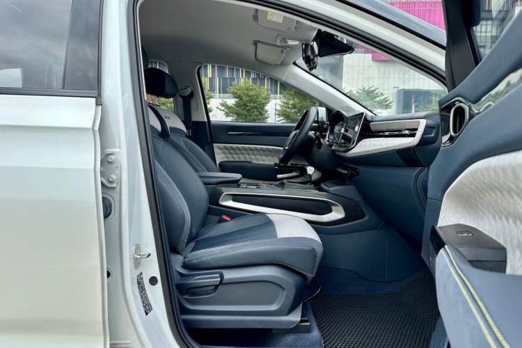 Used Baojun RM-5 2019 1.5T CVT 24-Hour Online Luxury Version 7 Seats Right Front Seat
