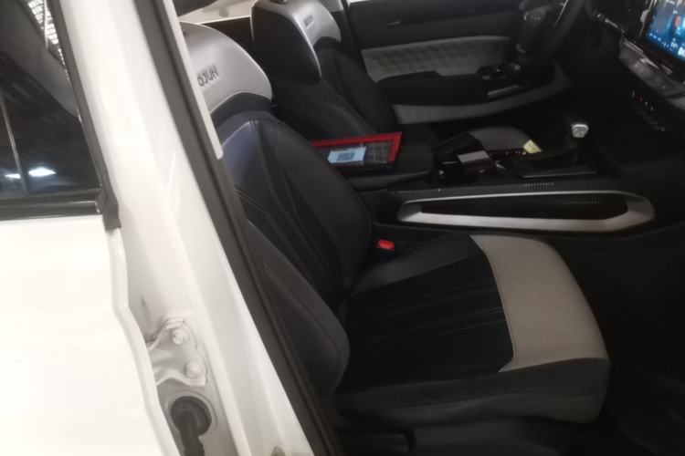 Used Baojun RM-5 2019 1.5T CVT 24-Hour Online Luxury Version 6 Seats Right Front Seat