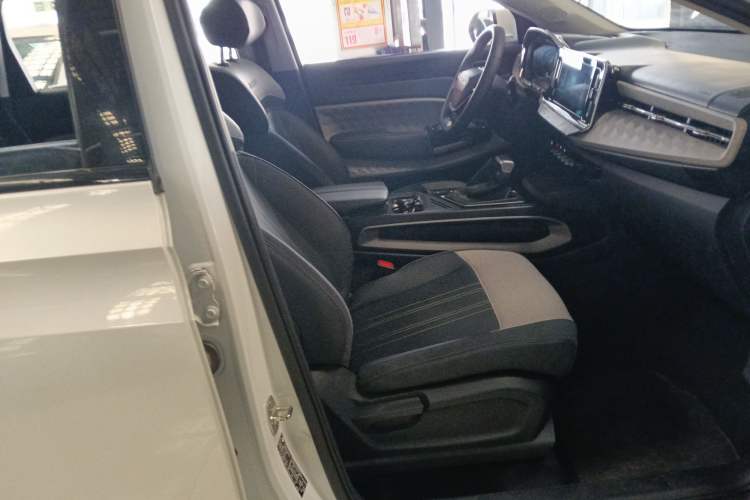 Used Baojun RM-5 2019 1.5T CVT 24-Hour Online Luxury Version 7 Seats Right Front Seat