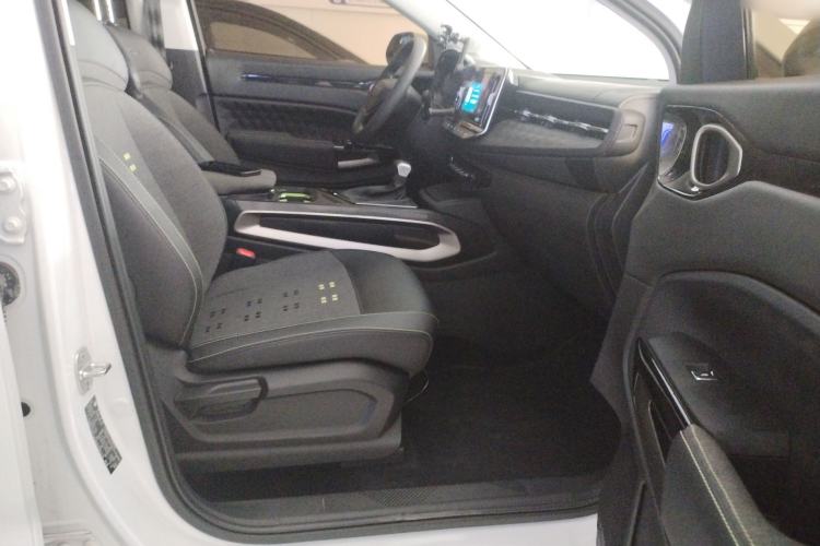 Used Baojun RM-5 2019 1.5T CVT Elite Version with 24-Hour Online Service 6 Seats Right Front Seat