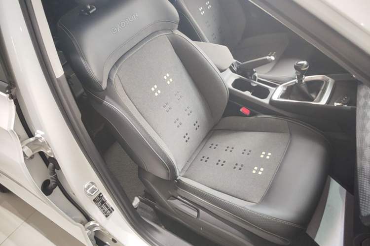 Used Baojun RM-5 2019 1.5T Manual Elite Version with 24-Hour Online Service 6 Seats Right Front Seat