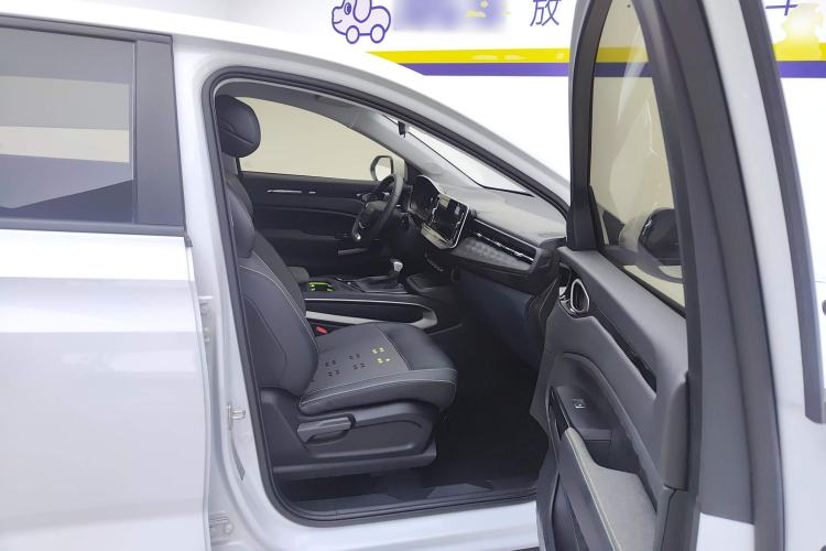 Used Baojun RM-5 2019 1.5T CVT Elite Version with 24-Hour Online Service 7 Seats Right Front Seat