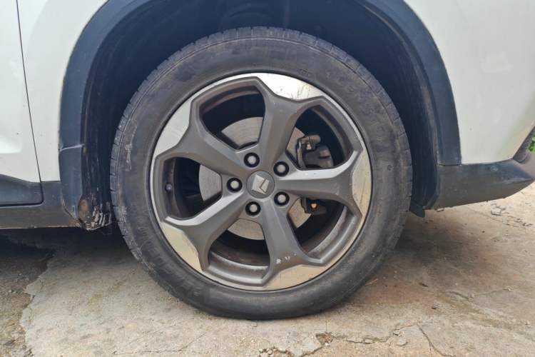 Used Baojun RM-5 2019 1.5T CVT Elite Version with 24-Hour Online Service 7 Seats Right Front Wheel Hub