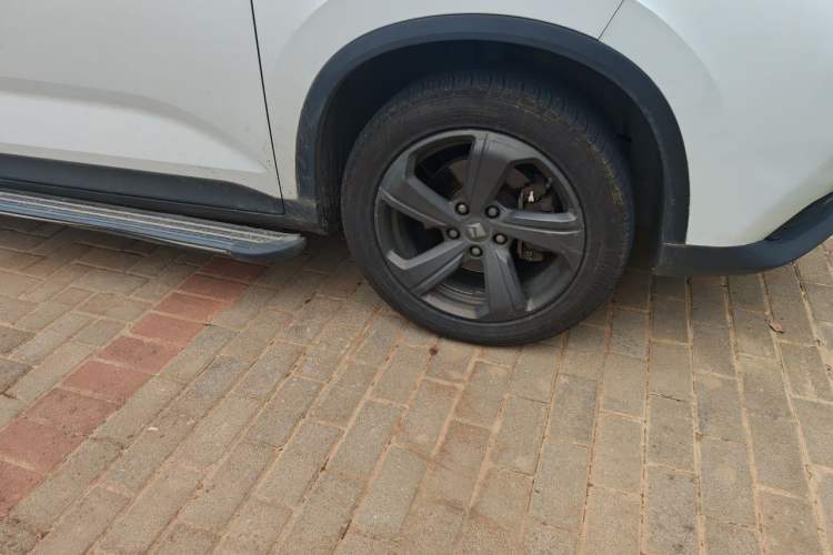 Used Baojun RM-5 2019 1.5L Manual Elite Version with 24-Hour Online Service 7 Seats Right Front Wheel Hub