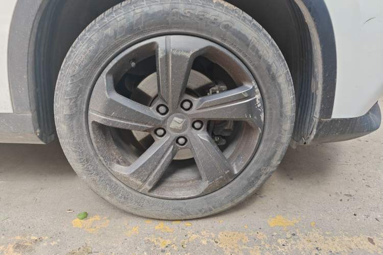 Used Baojun RM-5 2019 1.5T Manual Elite Version with 24-Hour Online Service 6 Seats Right Front Wheel Hub