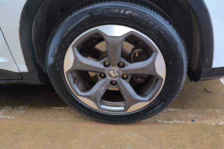 Used Baojun RM-5 2019 1.5T CVT 24-Hour Online Luxury Version 6 Seats Right Front Wheel Hub