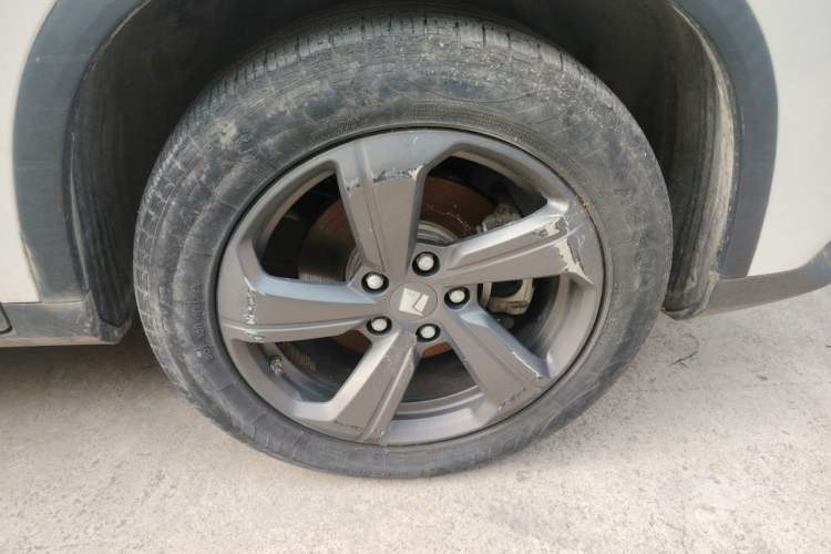 Used Baojun RM-5 2019 1.5T Manual Elite Version with 24-Hour Online Service 7 Seats Right Front Wheel Hub