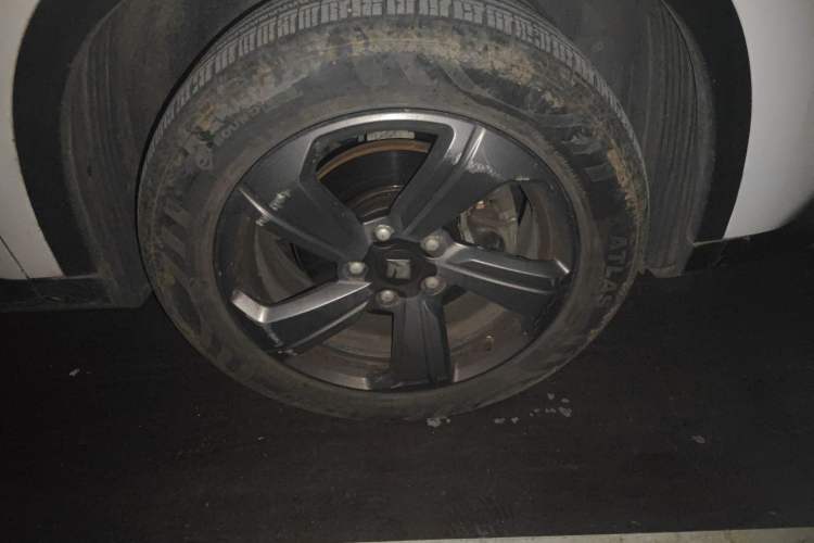 Used Baojun RM-5 2019 1.5T CVT Elite Version with 24-Hour Online Service 6 Seats Right Front Wheel Hub