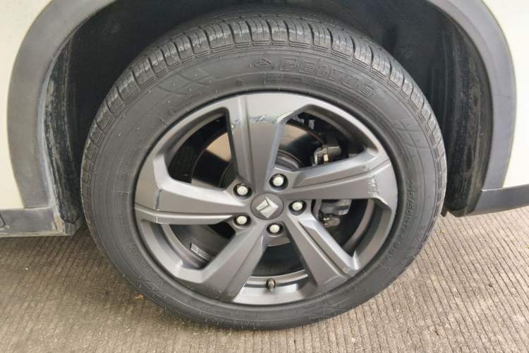 Used Baojun RM-5 2019 1.5T Manual Elite Version with 24-Hour Online Service 6 Seats Right Front Wheel Hub