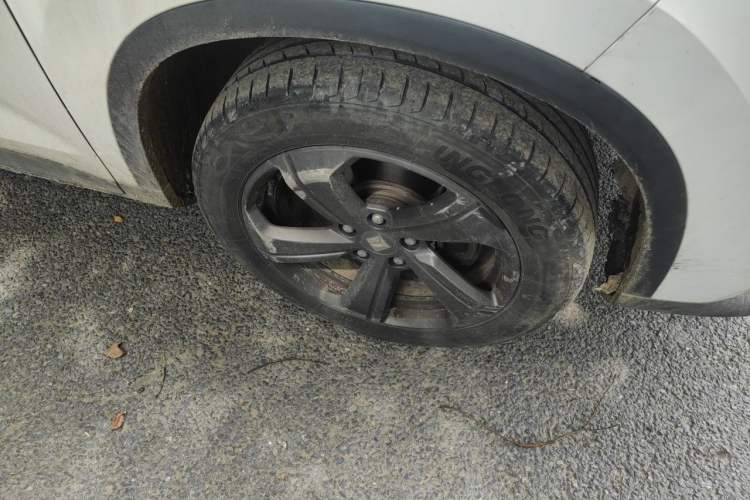 Used Baojun RM-5 2019 1.5T CVT Elite Version with 24-Hour Online Service 6 Seats Right Front Wheel Hub