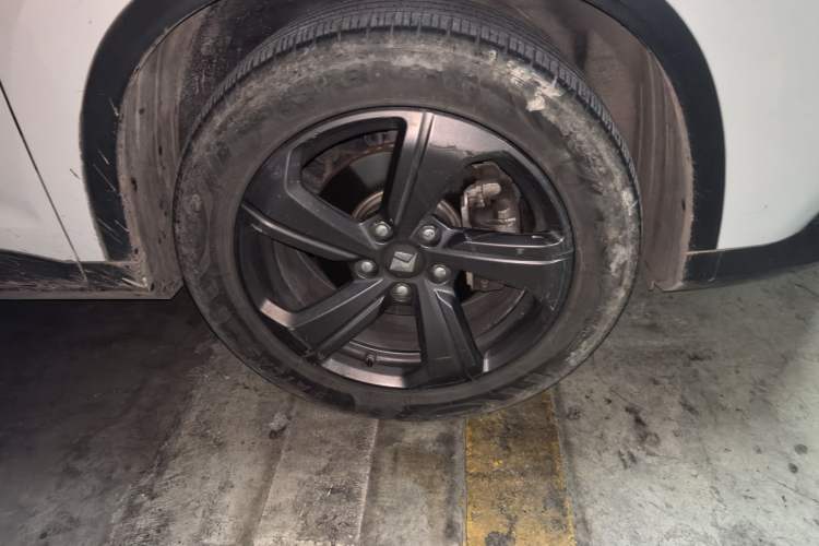 Used Baojun RM-5 2019 1.5T CVT Elite Version with 24-Hour Online Service 5 Seats Right Front Wheel Hub