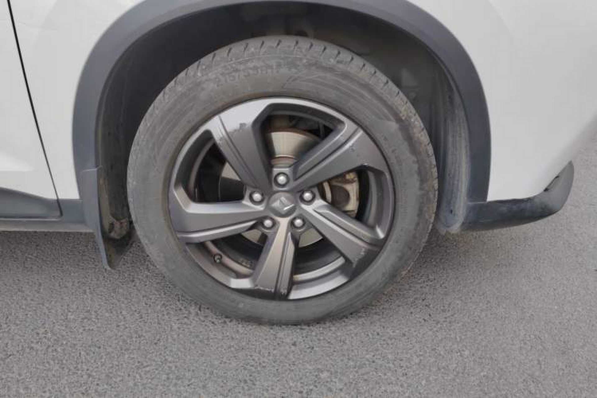 Used Baojun RM-5 2019 1.5T CVT Elite Version with 24-Hour Online Service 7 Seats Right Front Wheel Hub
