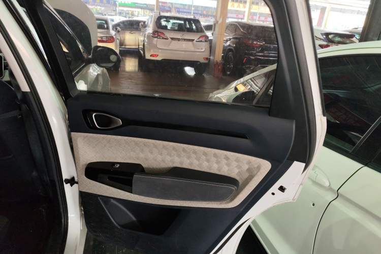 Used Baojun RM-5 2019 1.5T CVT 24-Hour Online Luxury Version 6 Seats Right Rear Door Interior