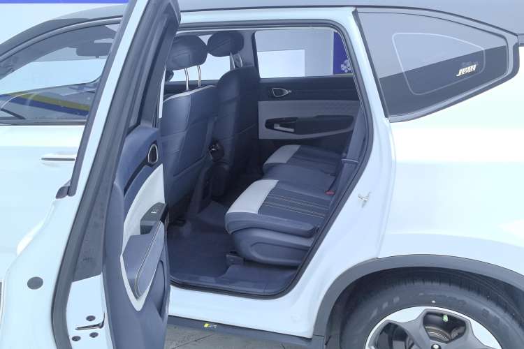 Used Baojun RM-5 2019 1.5T CVT 24-Hour Online Luxury Version 5 Seats Right Rear Seat