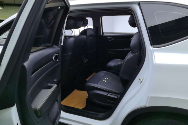 Used Baojun RM-5 2019 1.5T Manual Elite Version with 24-Hour Online Service 6 Seats Right Rear Seat
