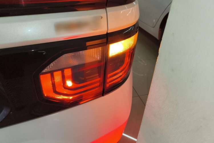 Used Baojun RM-5 2019 1.5T Manual Elite Version with 24-Hour Online Service 6 Seats Right Rear Taillight