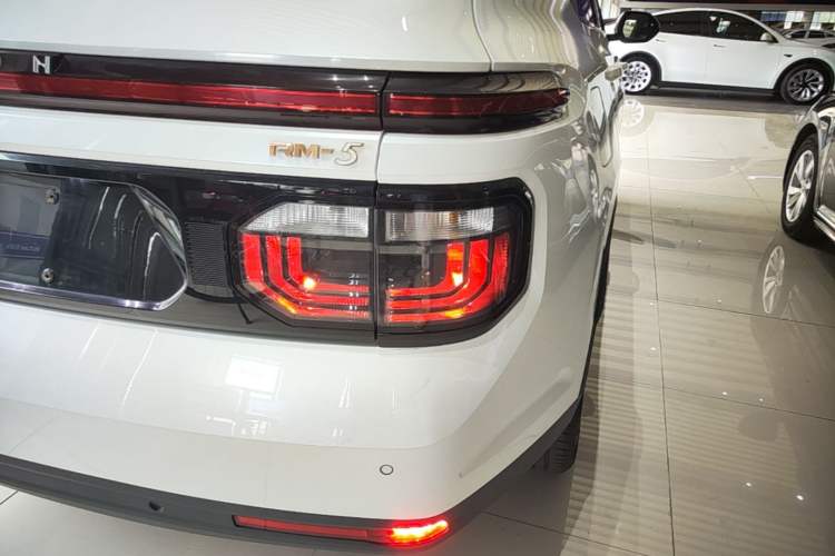 Used Baojun RM-5 2019 1.5T Manual Elite Version with 24-Hour Online Service 6 Seats Right Rear Taillight