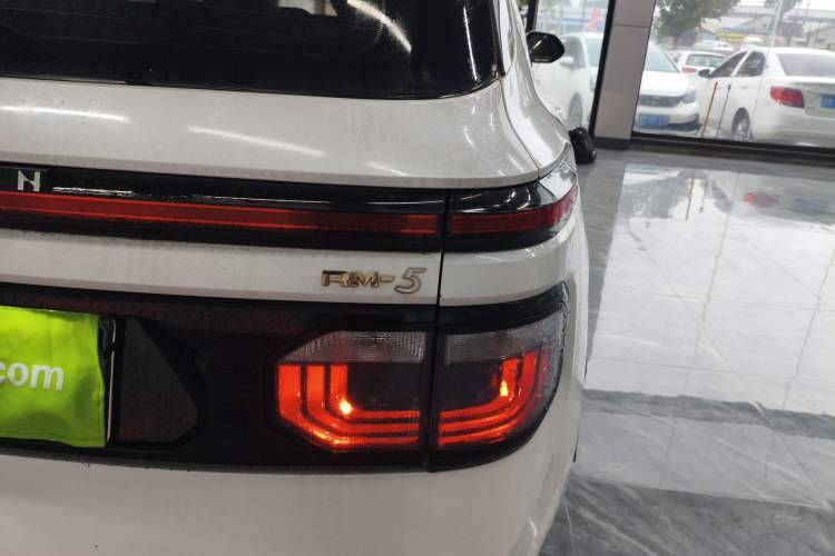Used Baojun RM-5 2019 1.5T CVT Elite Version with 24-Hour Online Service 6 Seats Right Rear Taillight