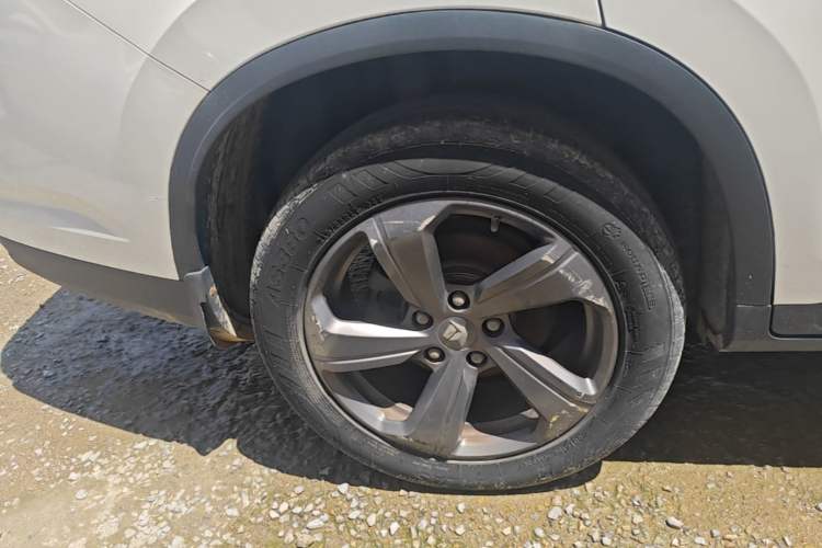 Used Baojun RM-5 2019 1.5T CVT Elite Version with 24-Hour Online Service 5 Seats Right Rear Wheel Hub