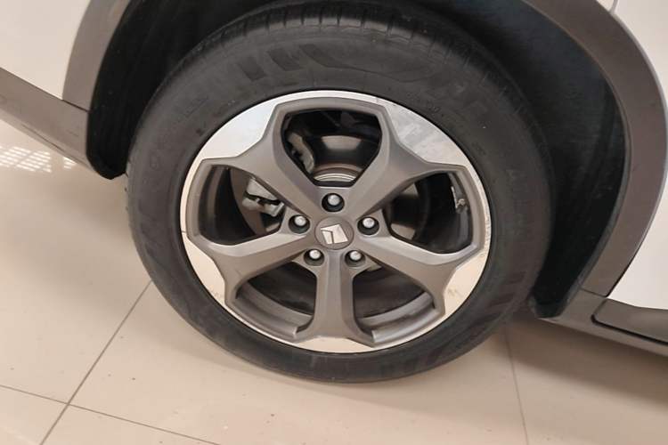Used Baojun RM-5 2019 1.5T CVT 24-Hour Online Prestige Version 6 Seats Right Rear Wheel Hub