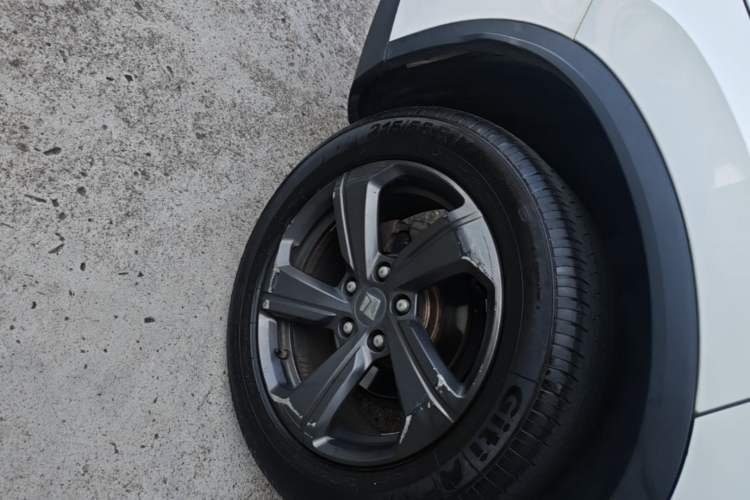 Used Baojun RM-5 2019 1.5T CVT Elite Version with 24-Hour Online Service 7 Seats Right Rear Wheel Hub