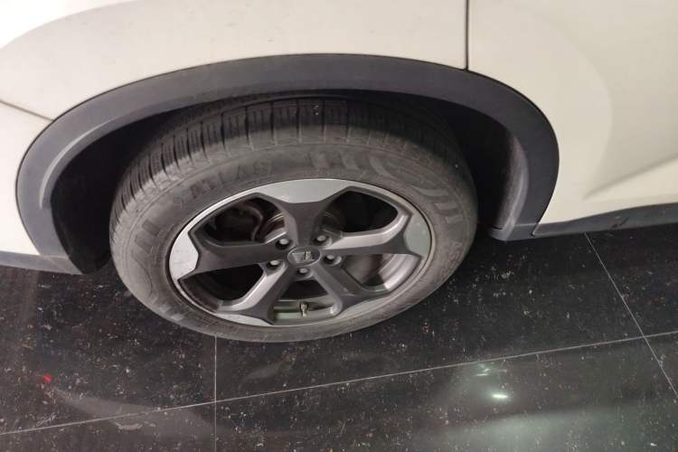 Used Baojun RM-5 2019 1.5T CVT 24-Hour Online Luxury Version 6 Seats Right Rear Wheel Hub
