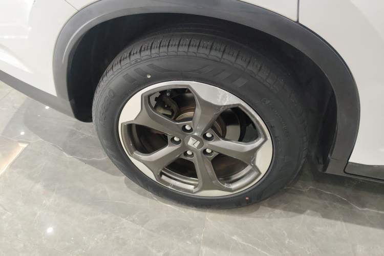 Used Baojun RM-5 2019 1.5T CVT 24-Hour Online Luxury Version 6 Seats Right Rear Wheel Hub
