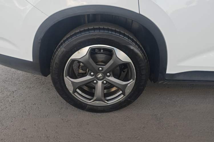 Used Baojun RM-5 2019 1.5T CVT 24-Hour Online Prestige Version 6 Seats Right Rear Wheel Hub