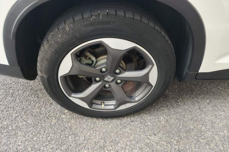 Used Baojun RM-5 2019 1.5T CVT 24-Hour Online Prestige Version 5 Seats Right Rear Wheel Hub