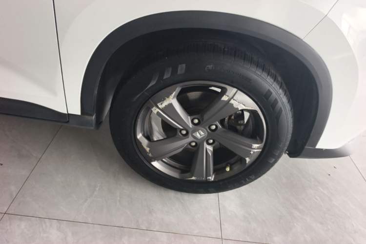 Used Baojun RM-5 2019 1.5T CVT Elite Version with 24-Hour Online Service 5 Seats Right Rear Wheel Hub
