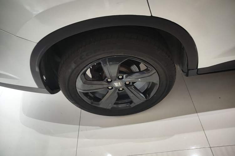 Used Baojun RM-5 2019 1.5T Manual Elite Version with 24-Hour Online Service 6 Seats Right Rear Wheel Hub