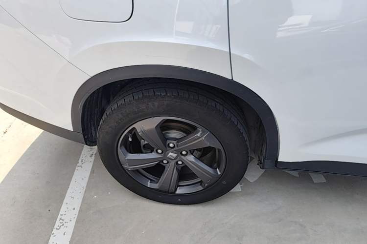 Used Baojun RM-5 2019 1.5T Manual Elite Version with 24-Hour Online Service 7 Seats Right Rear Wheel Hub